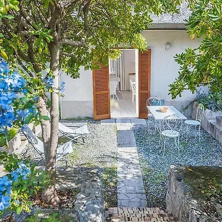In Sleeps 4 With Air Con شقة *