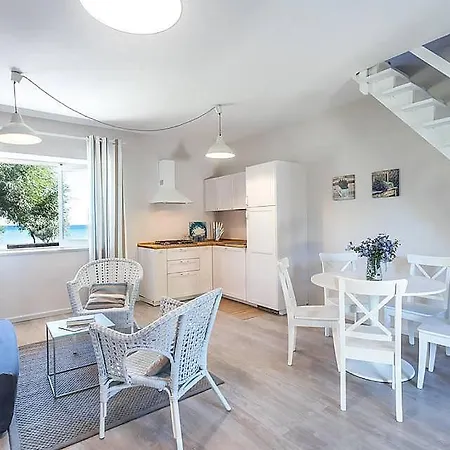 In Sleeps 4 With Air Con Santa Caterina Dello Ionio Marina