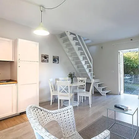 In Sleeps 4 With Air Con