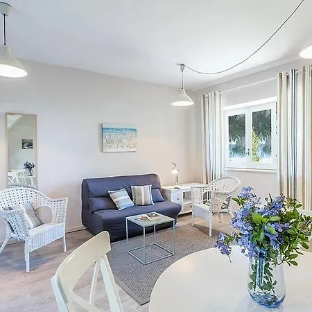 In Sleeps 4 With Air Con