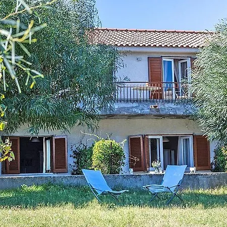 In Sleeps 4 With Air Con شقة